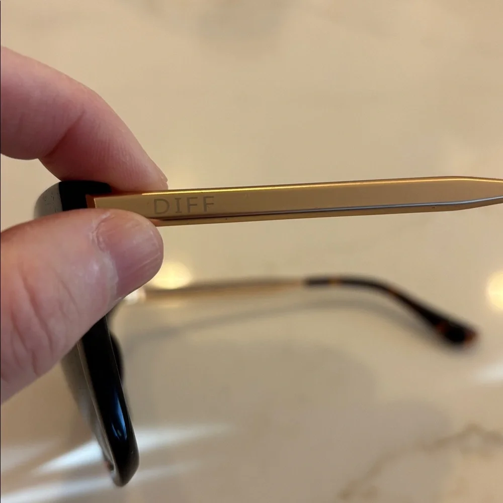 Diff Tortoise Shell Sunglasses - Picture 5 of 5